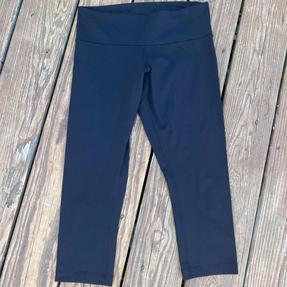 Lululemon black cropped leggings